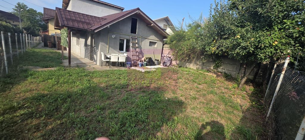 Casa cu 3 camere de vanzare in Campina