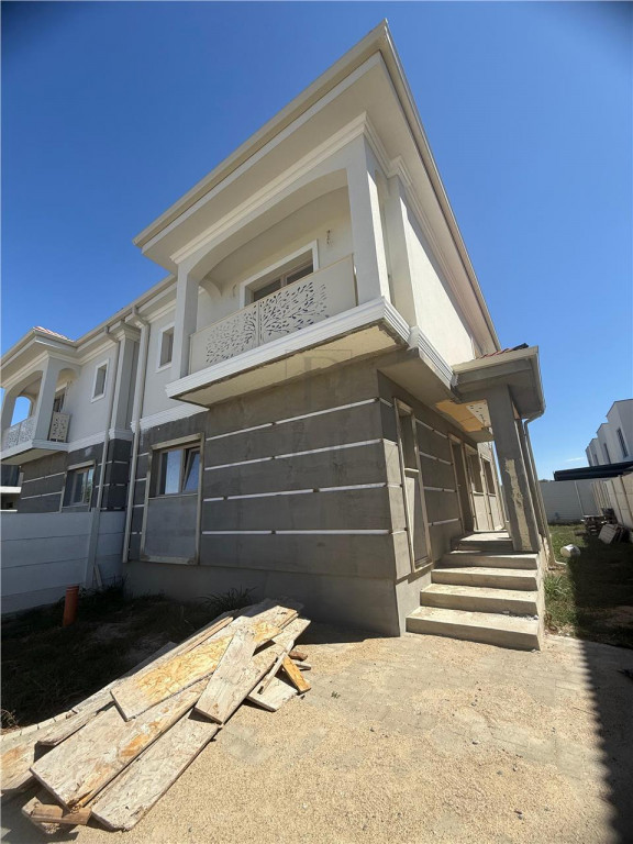 MOSNITA-DUPLEX EXCELENT -TEREN GENEROS -TOATE UTILITATILE
