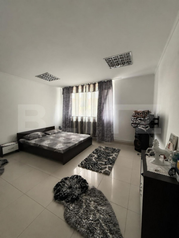 Apartament de vanzare , curte comuna, 2 camere, Zona Semicen