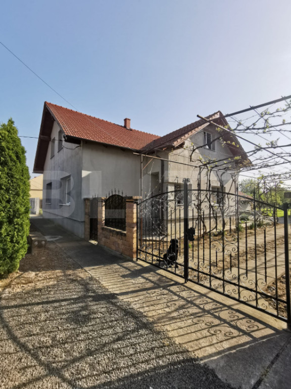 Casa cu 5 camere, suprafata utila 208 mp, loc. Halmeu