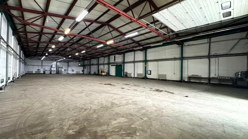 Hala 850mp zona industriala Vest