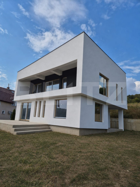 PROPRIETATE PREMIUM - CASĂ NOUĂ ÎN CORUNCA, RASARITULUI -