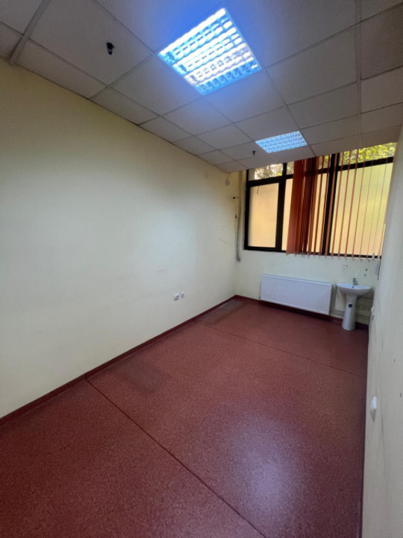 Spatiu Comercial 235mp, curent TRIFAZIC, acces auto