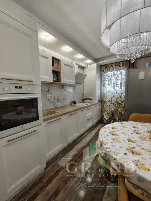 Apartament 3 camere I zona Vivo