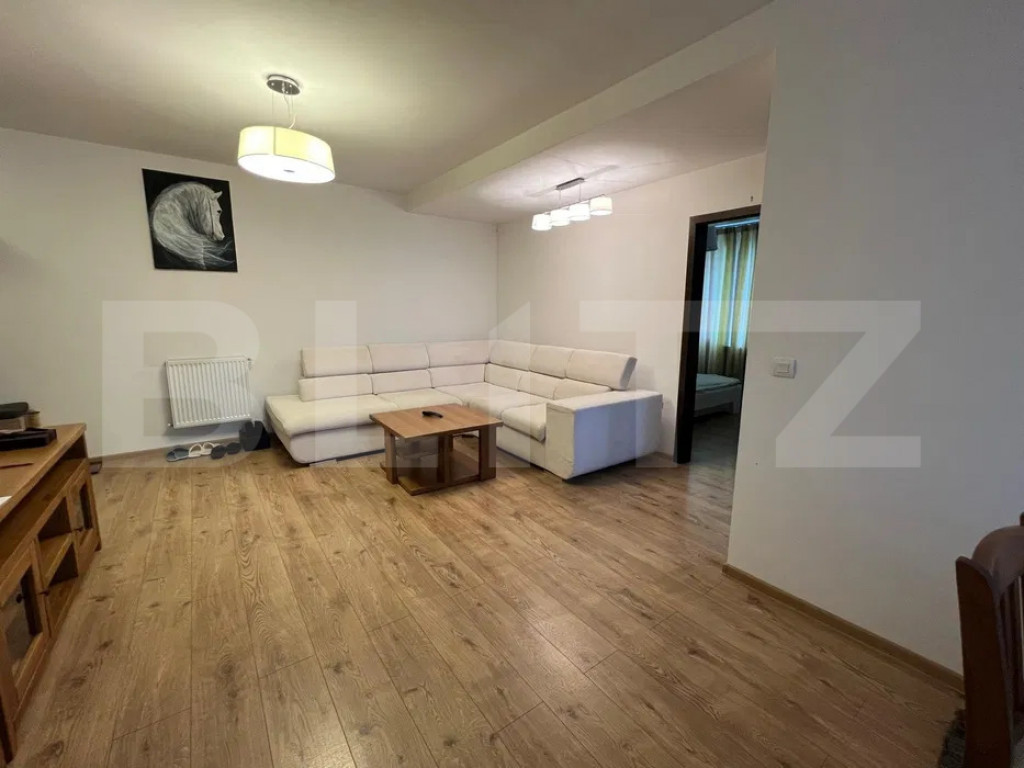 Apartament 3 camere, parcare, zona Sesul de sus