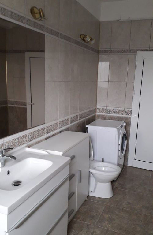 De inchiriat apartament cu o camera, centru, etaj 1, 400 E