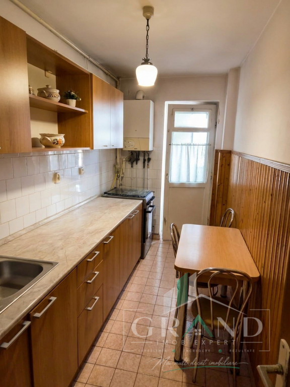 Apartament 3 camere, zona McDonalds, Minerva