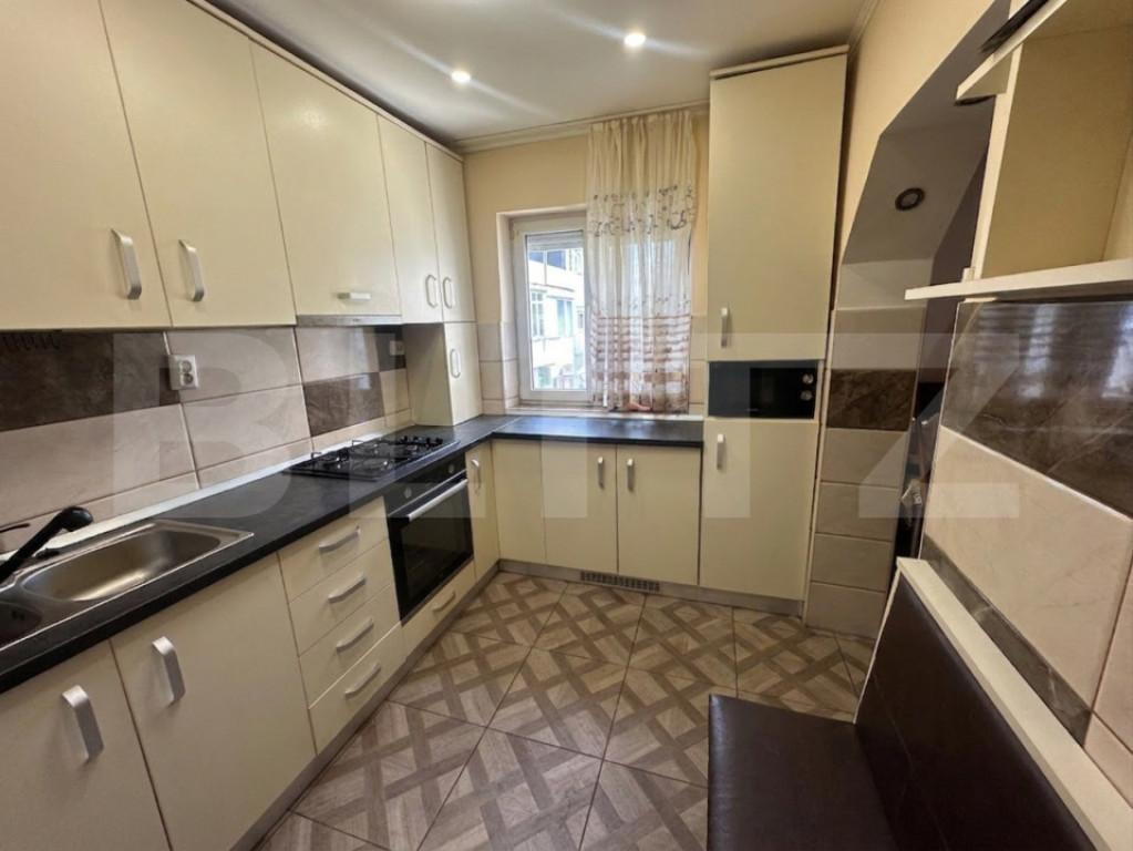 Apartament cu 3 camere, 64mp utili, zona Careiului