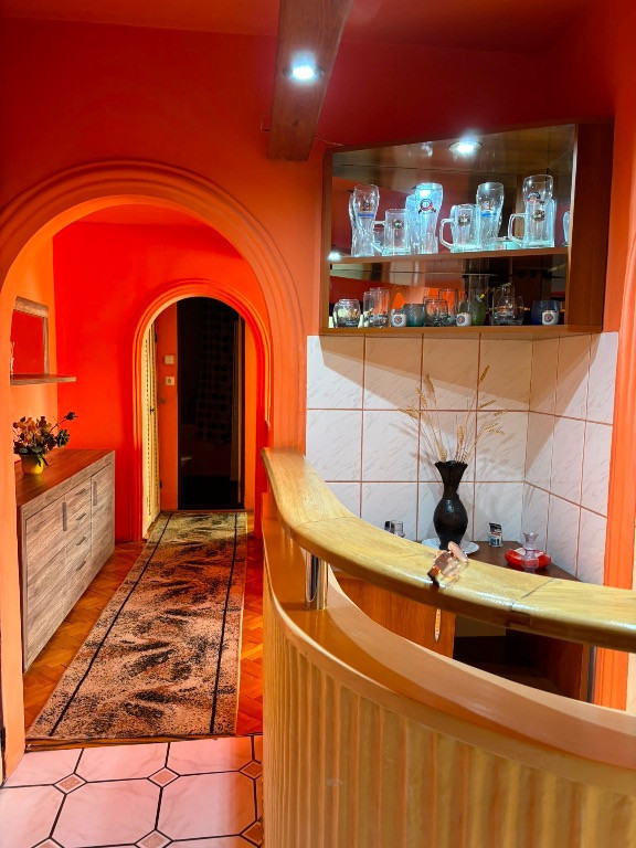 Închiriez apartament 3 camere Rogerius
