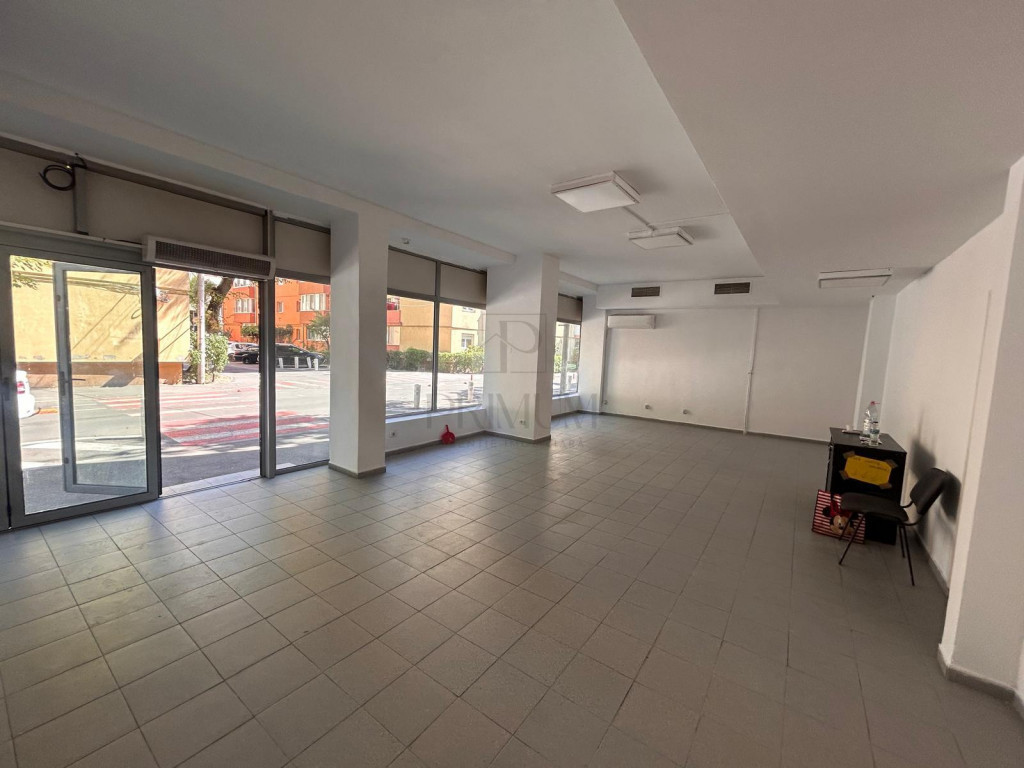 Spatiu comercial - zona excelenta - centrala proprie - aer c