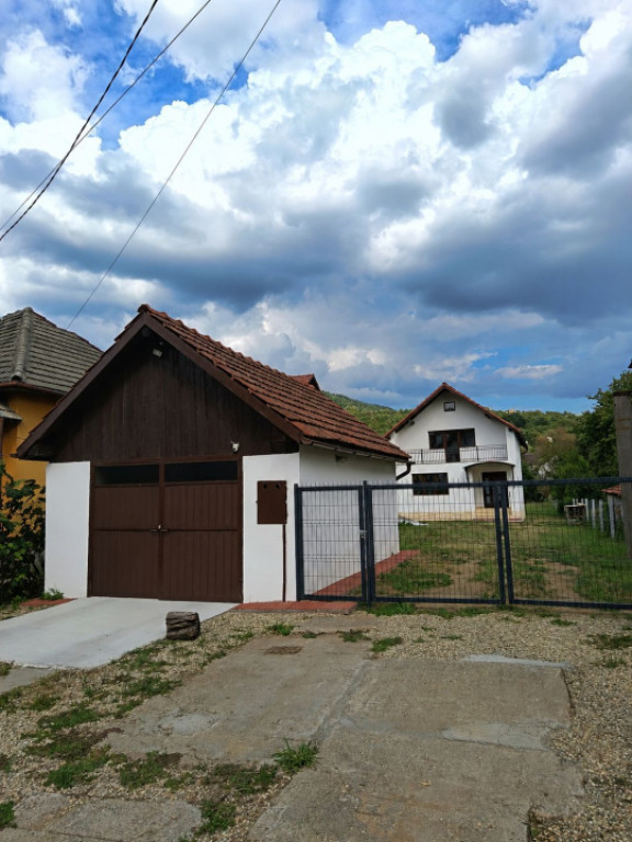 Casă semifinisată zona Valea Borcutului cu panoramă super