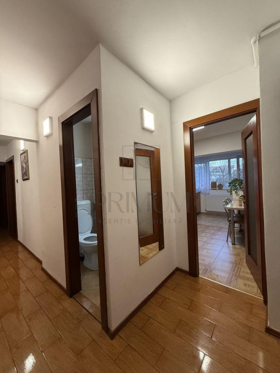 Apartament cu 3 camere, decomandat, 2 bai, zona Calea Ara...
