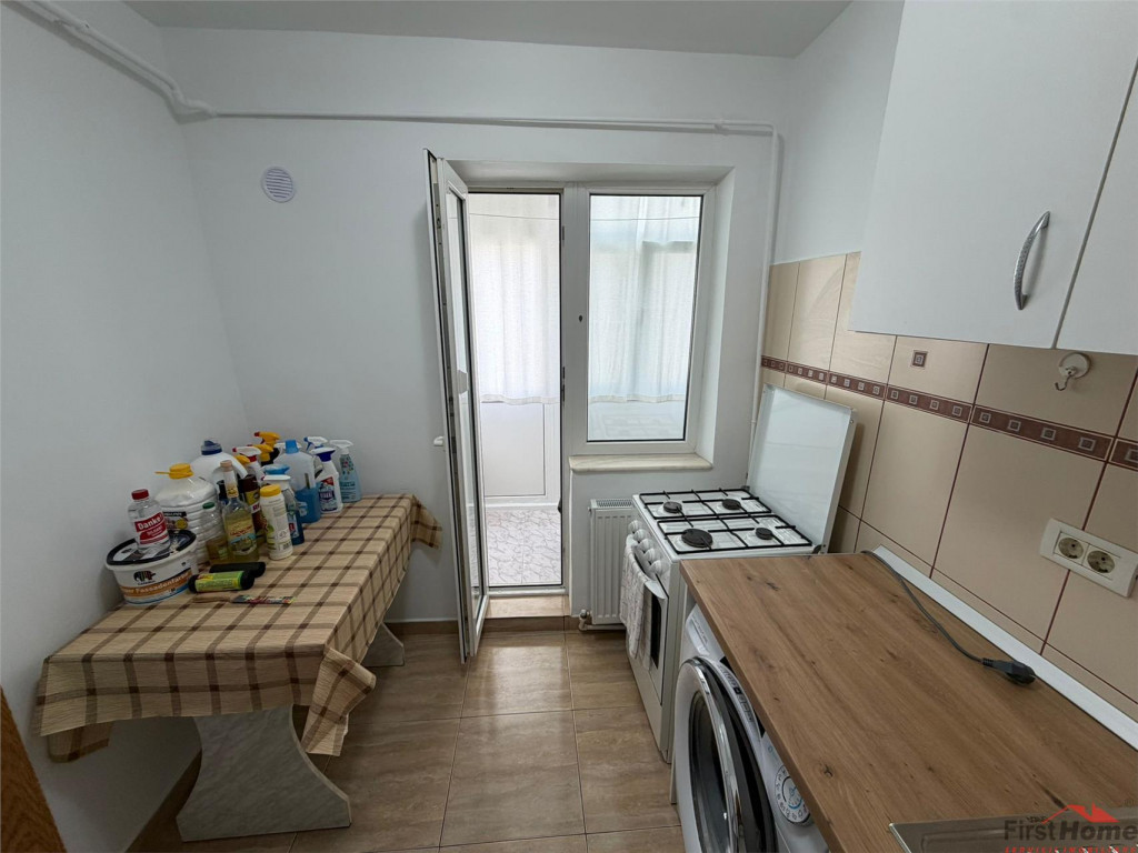 Apartament 2 camere, zona Plevnei , etaj 3 cu acoperis, reno