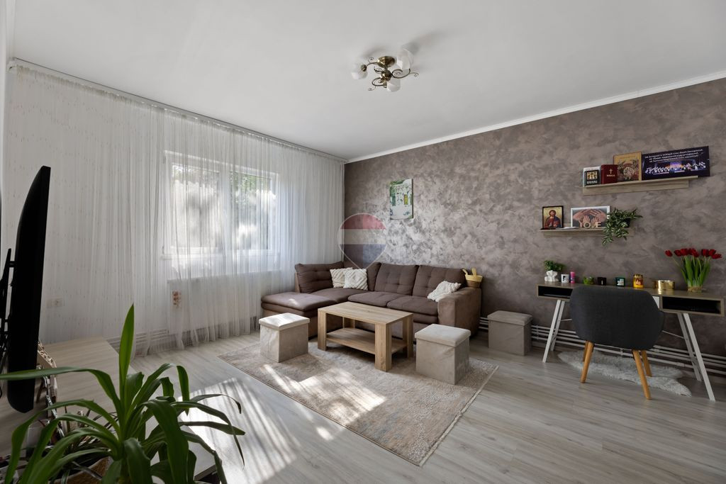 Casă în Pecica, gata de mutare – renovată și comple...