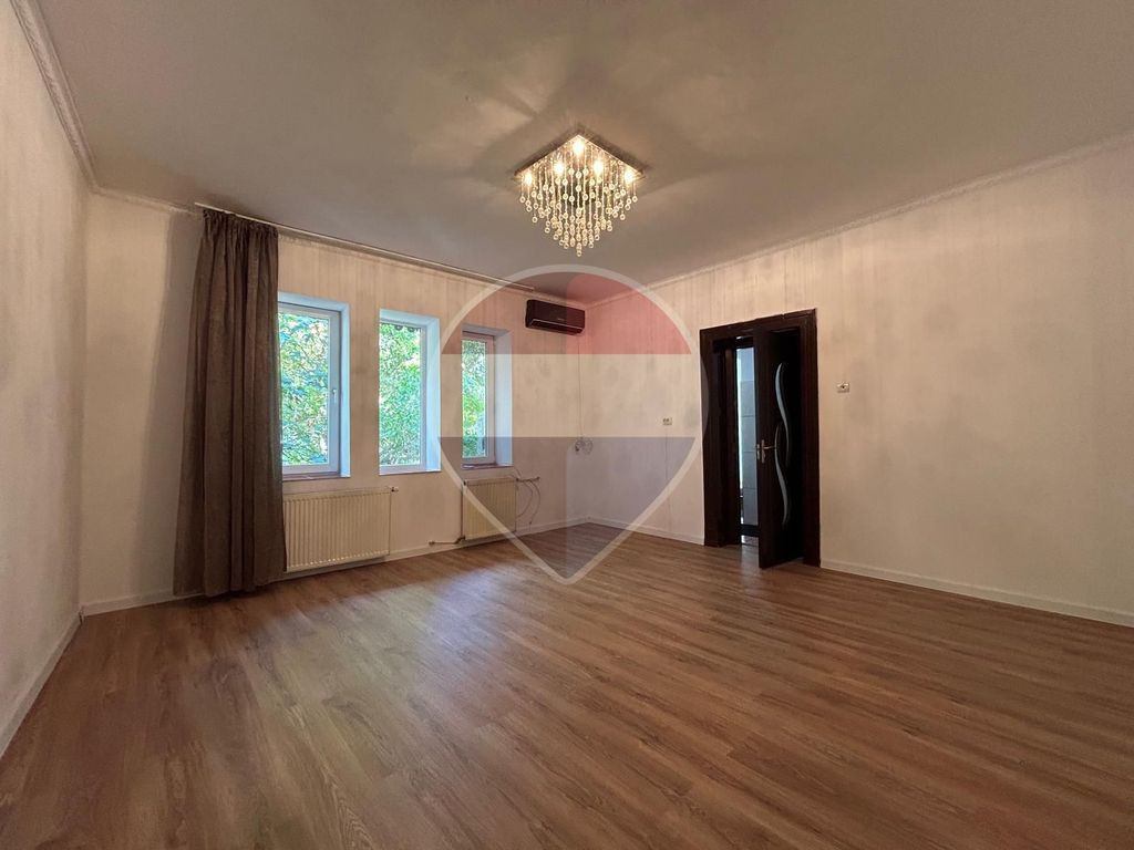 Vanzare Apartament 2 Camere Dec. în Vilă Ideal Rezident...