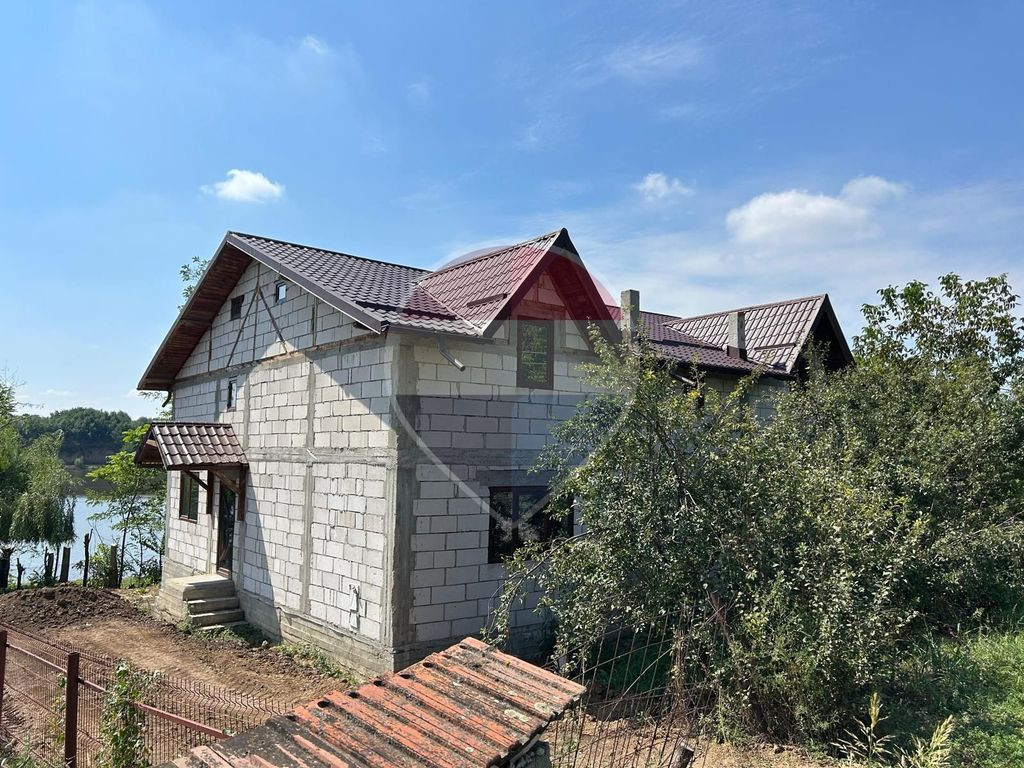 Vanzare Vila la gri Teren 800mp Lacul Mostistea