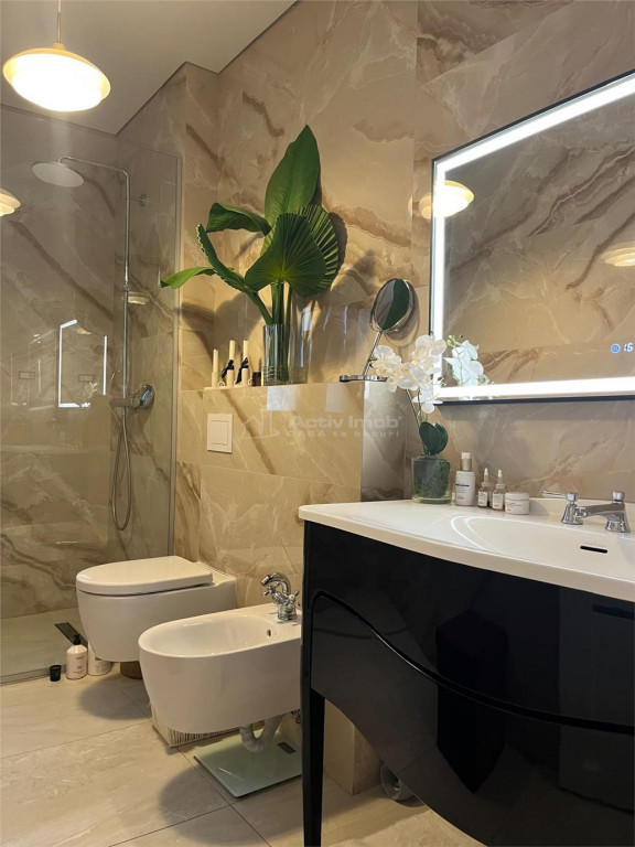 Apartament 3 camere de vanzare - Tiglina 1 - Strada Satur...