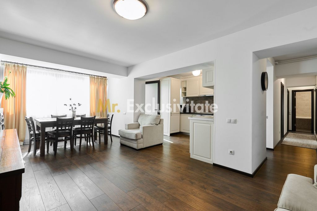 Apartament 3 camere Pitești, zonă Ultracentrala- etaj i...