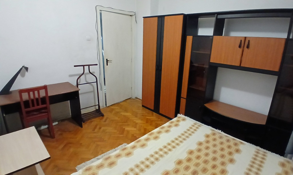 Particular ofer spre inchiriere 3 camere dec. PIATA IANCULUI (METROU)