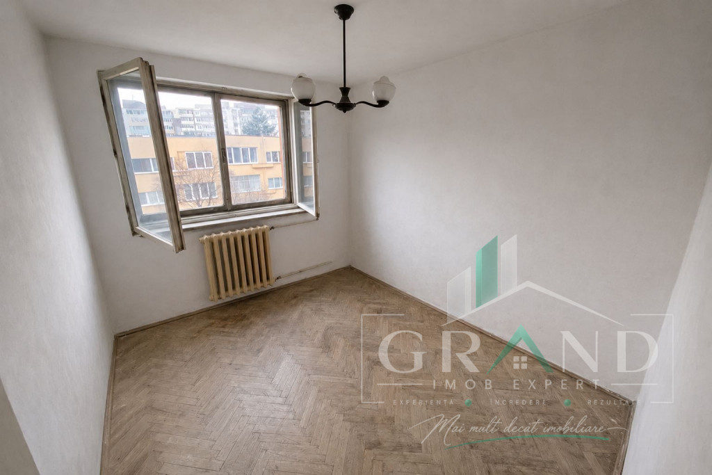 Apartament 3 camere, renovabil I zona Piata Flora I Mănăș