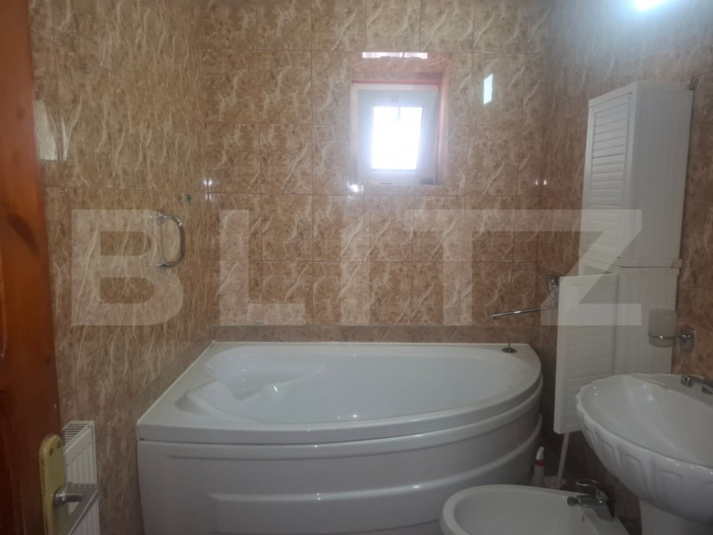 Apartament 4 camere de vanare, 98 mp, zona Micro 3
