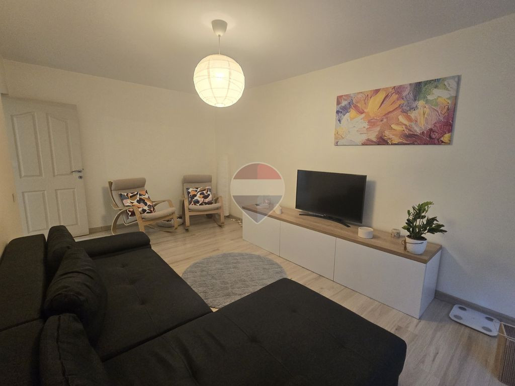 Apartament cu 3 camere de vânzare în zona Crangasi