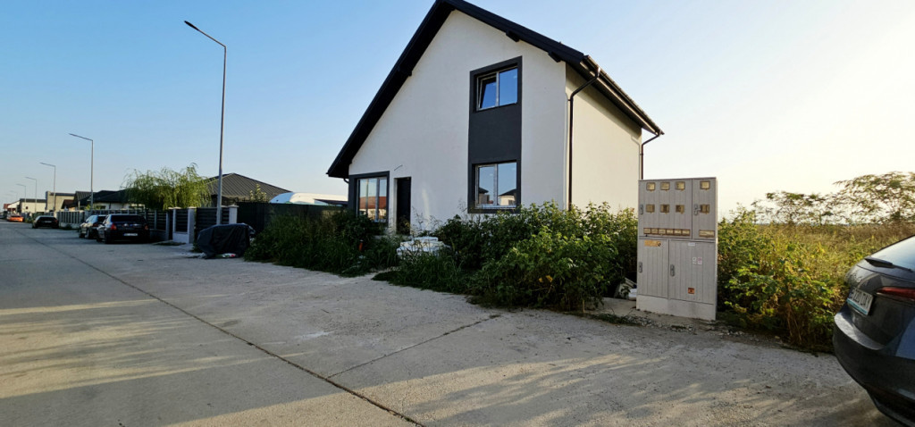 COMUNA BERCENI - CASĂ 5 CAMERE, 300 MP TEREN, SEMIFINISATĂ