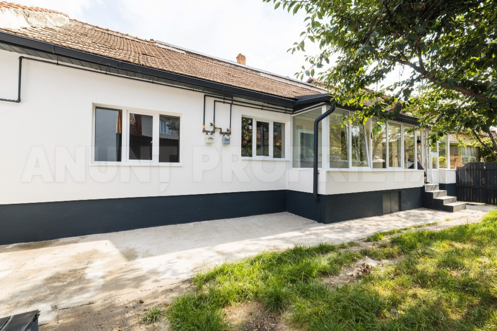 Casă, 3 camere, curte și pod mansardabil | Mihai Viteazul