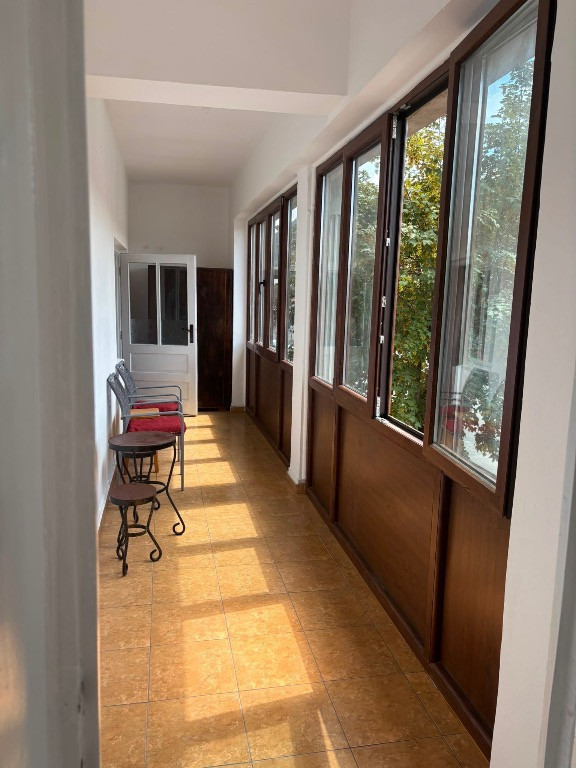 Persoana fizică închiriez apartament cu 3 camere în Brașov,zona centru