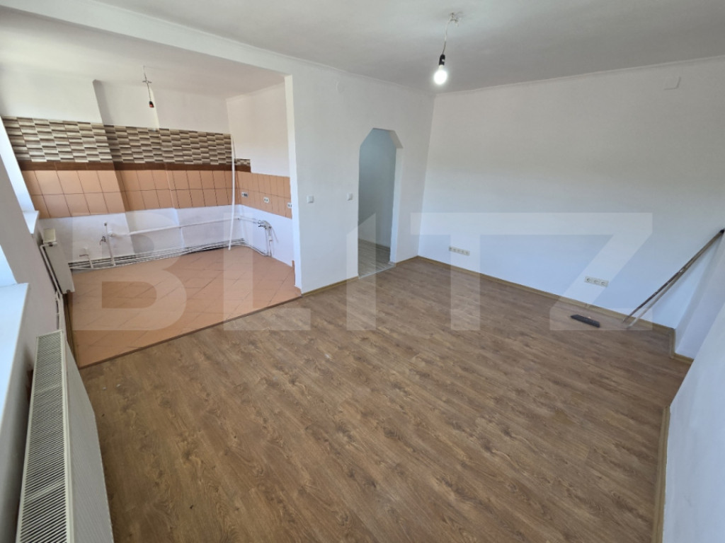 Apartament cu 3 camere, zona centrala