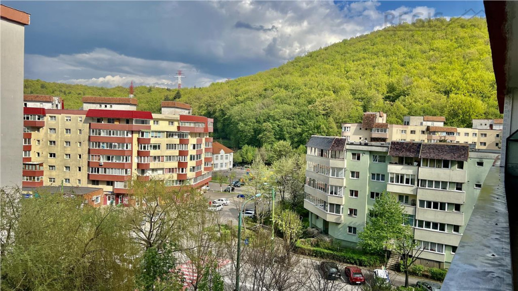 3 camere decomandat Racadau, etaj intermediar