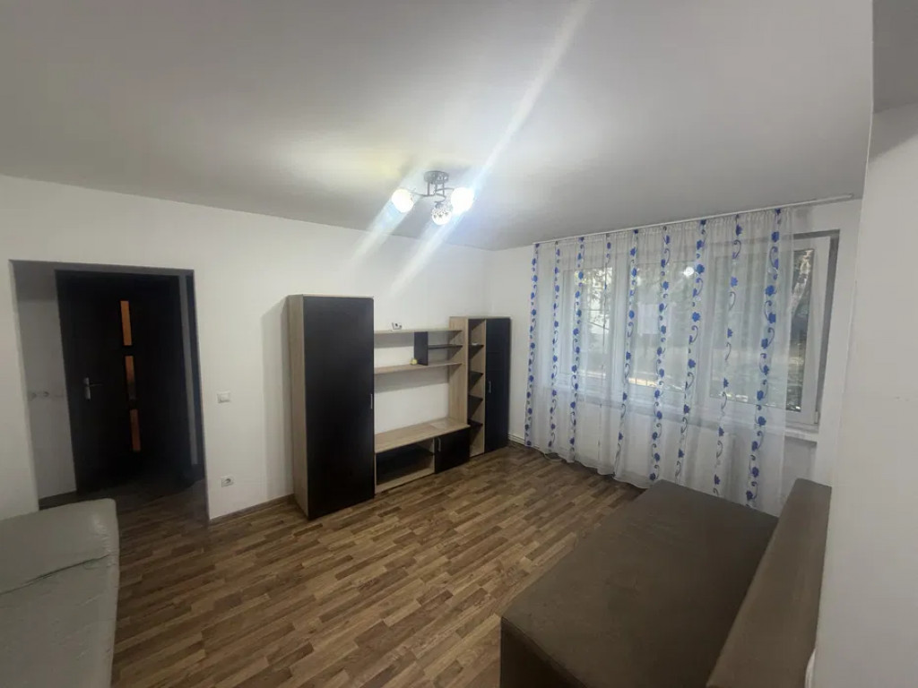 Apartament Cu 2 Camere Semidecomandate - Parter Zona Ultracentrala