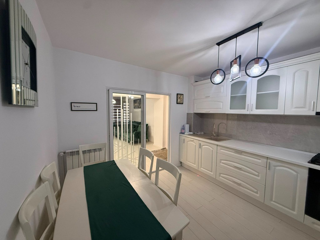 Apartament cu 3 camere zona Romarta