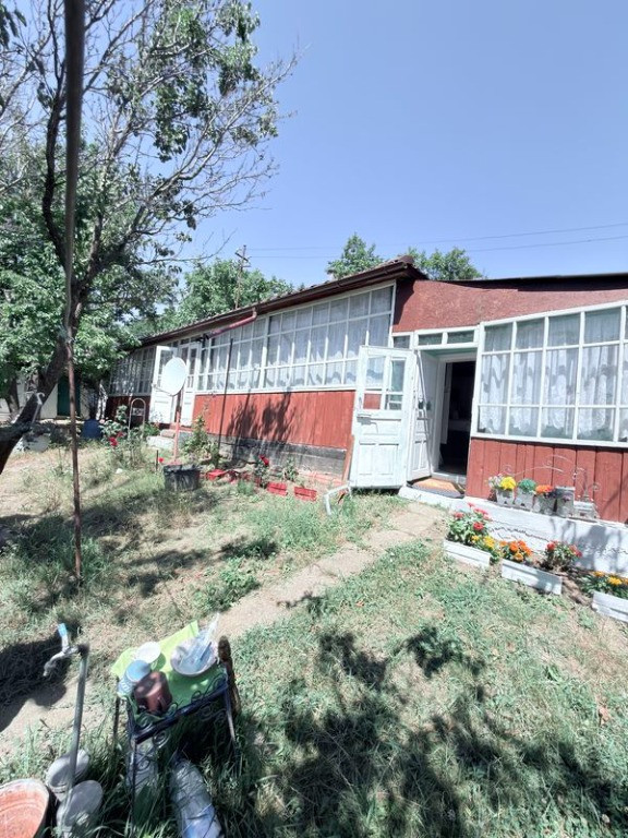 Casa batraneasca in Burlesti, comuna Unteni