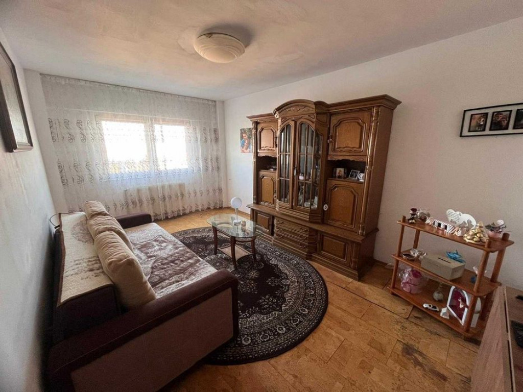 Apartament 3 camere, Astra -Ciucas,decomandat,2 gr,128000 Eu