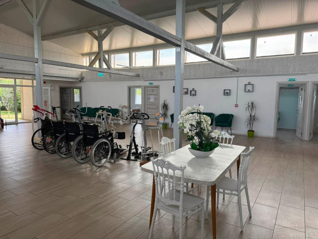 Azil de bătrâni / clinică P+1, 712 mp utili, 17 camere, t
