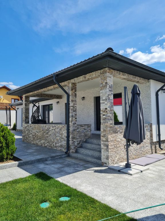 Casa deosebita in Valu lui Traian aproape de soseaua nati...