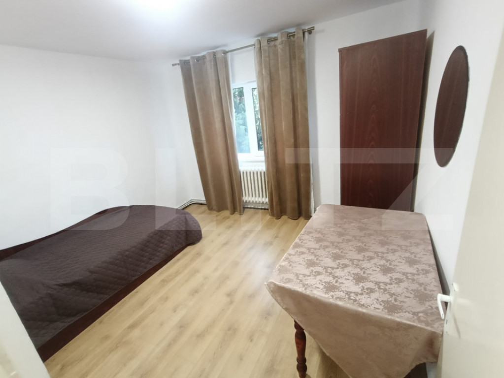 Închiriere apartament 3 camere, 2 băi, balcon închis –