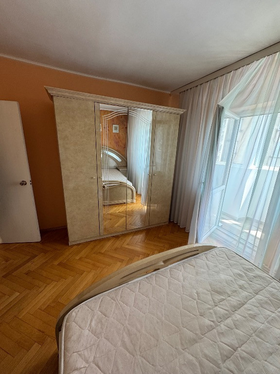 Închiriez apartament 3 camere bd. Constantin Brancoveanu