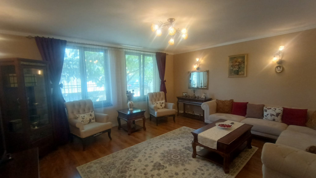 Casa de vanzare P+1, 200 mp, teren 421 mp, zona Ford