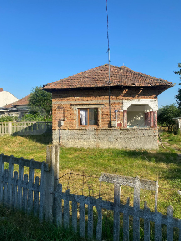 Casa de vanzare, 90 mp, teren 3.385 mp, zona Teis