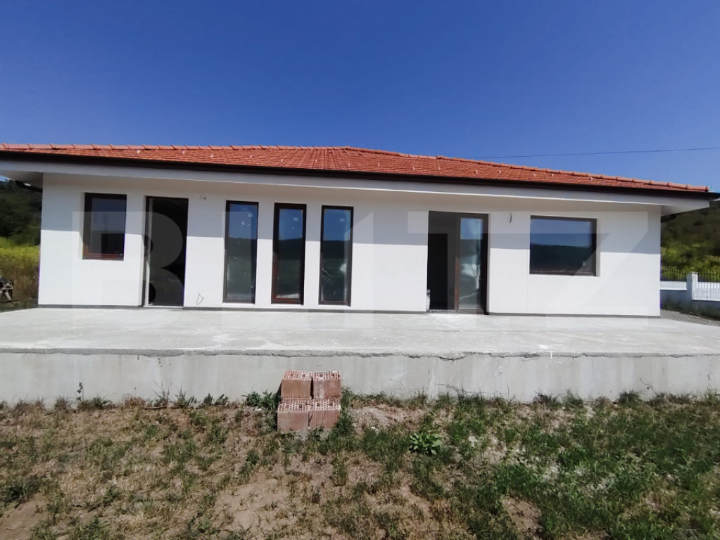 „Casă în stil mediteranean de vânzare în Livezeni –