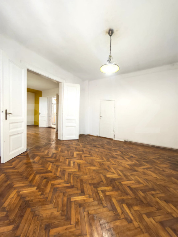 Casa istorica, 2 apartamnte, curte proprie- posibilitati mul