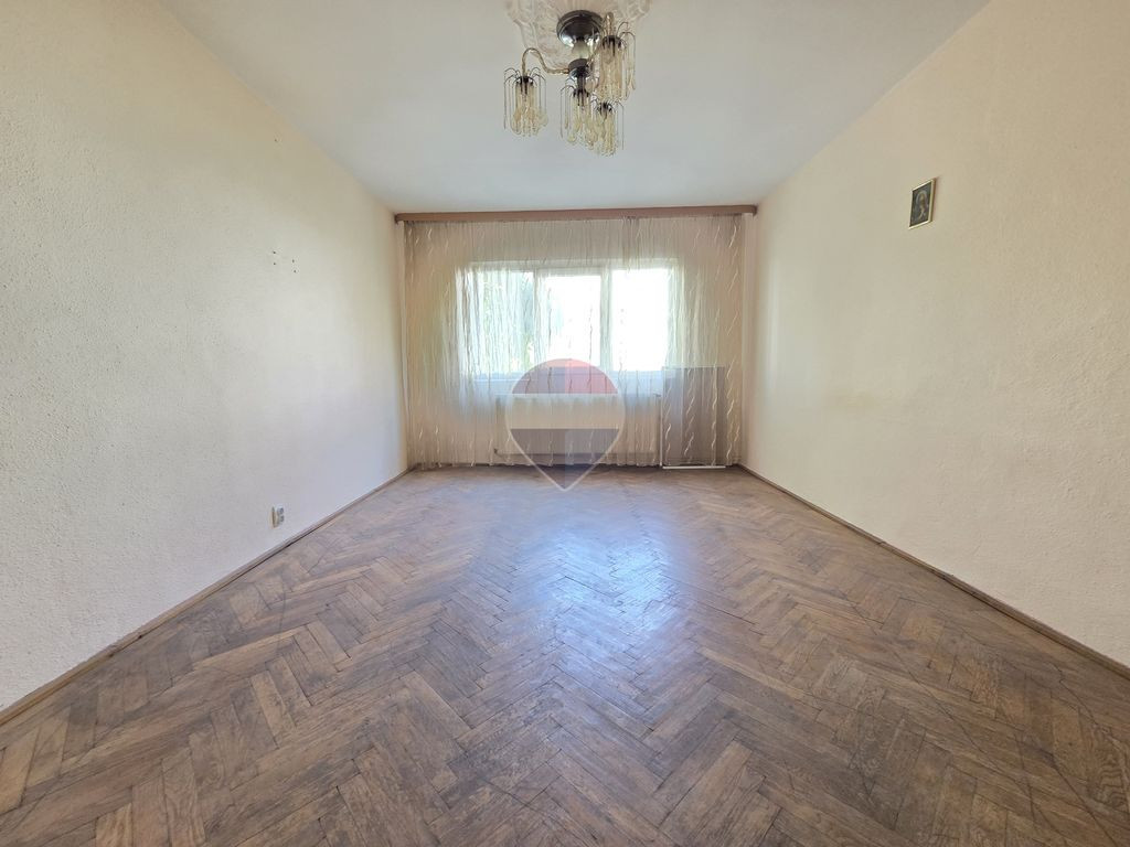 Apartament cu 3 camere str. Alexandru Vlahuta