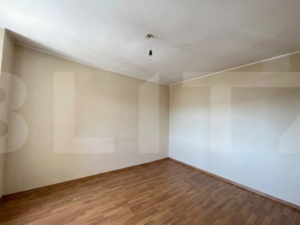 Apartament de vânzare, decomandat, 68 mp – Zona Piata Mar