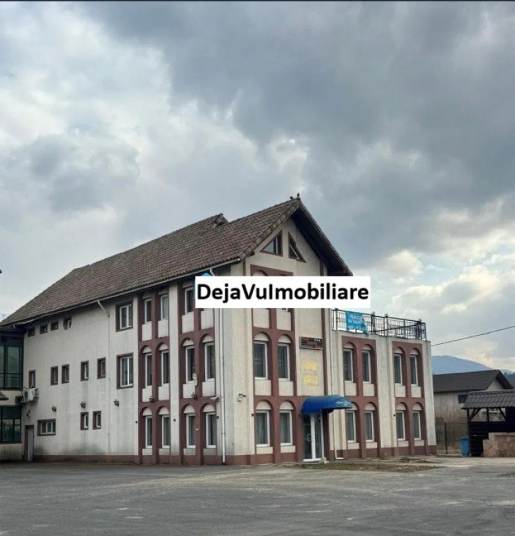 Pensiune cu 14 camere de vânzare în Predeal | Oportunitate