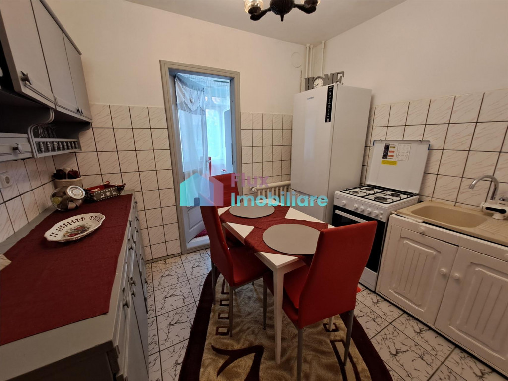 Apartament cu 3 camere etaj 2 Obcini zona Dany Gry