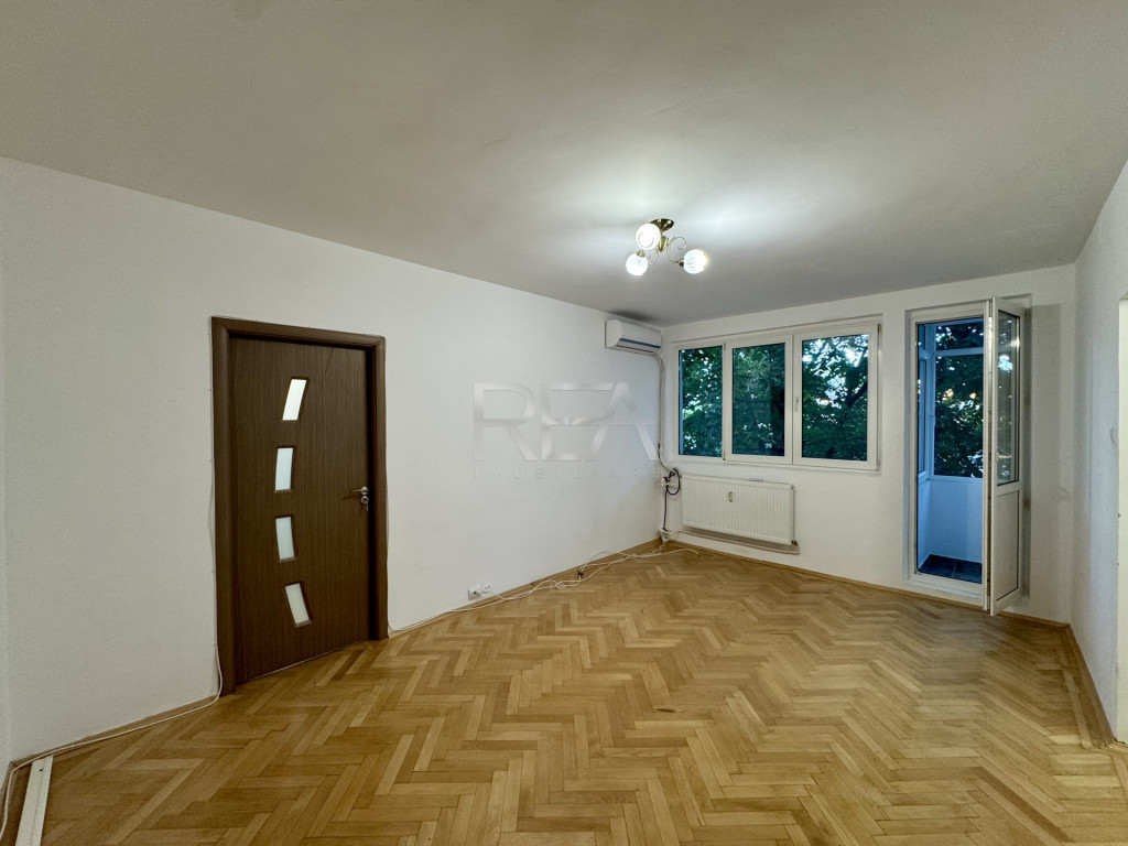 2 camere renovat pe Mihalache cu Vedere Spate