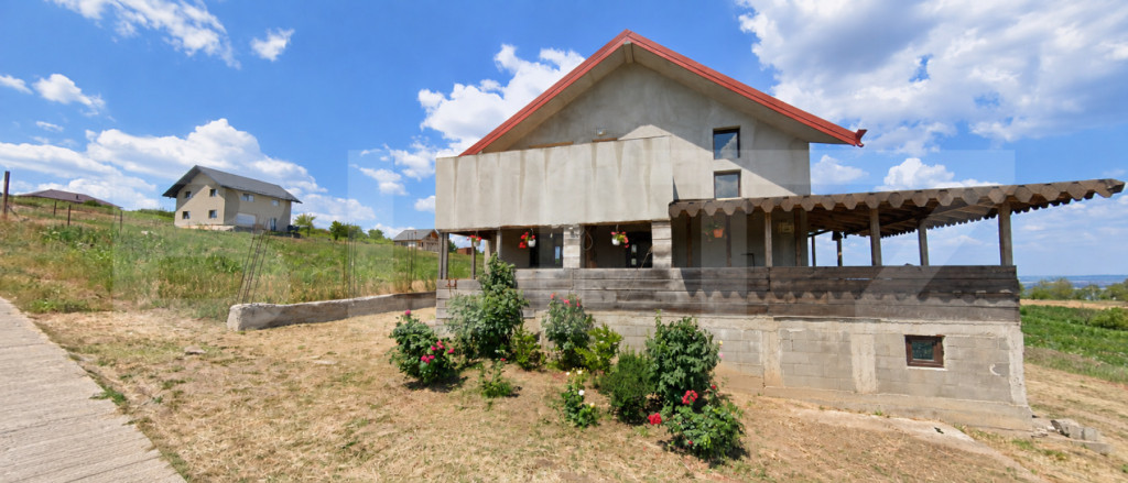 Casa 382 mp - 1000 mp Teren