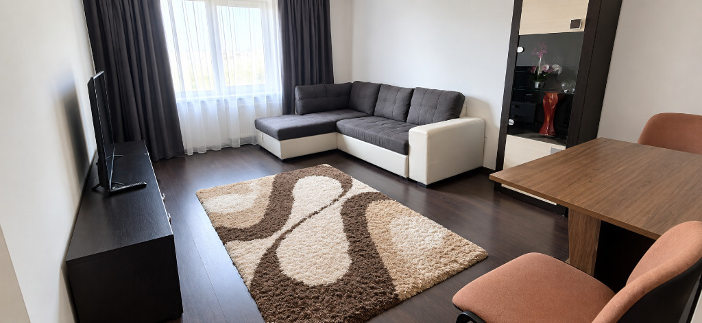 Zona Magazinului Universal, 3 camere, etaj 4